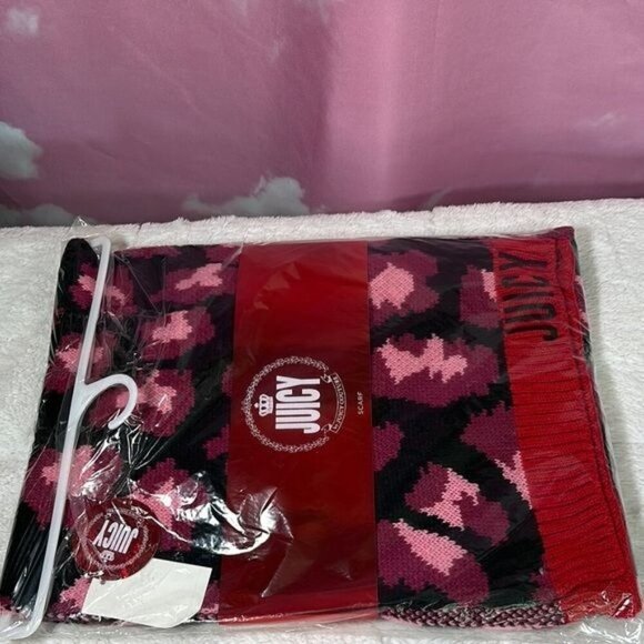 Juicy By Juicy Couture Animal Oblong Cold Weather Scarf NEW NWT pink red black - Picture 3 of 11